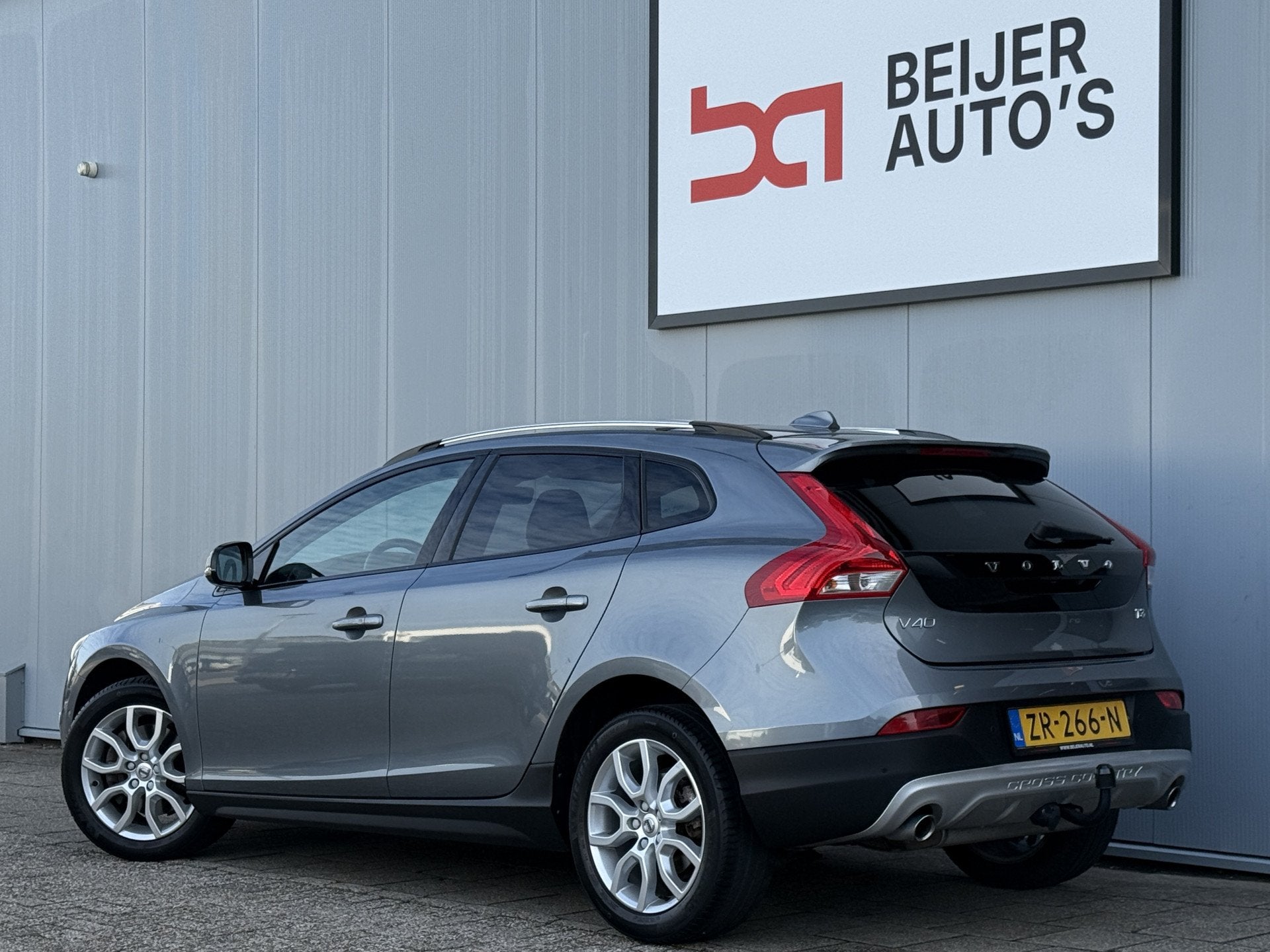 Volvo V40 Cross Country 1.5 T3 Polar+ Luxury Automaat Panora, Dealer onderhouden, Euro 6, 4 cilinders, 700 kg