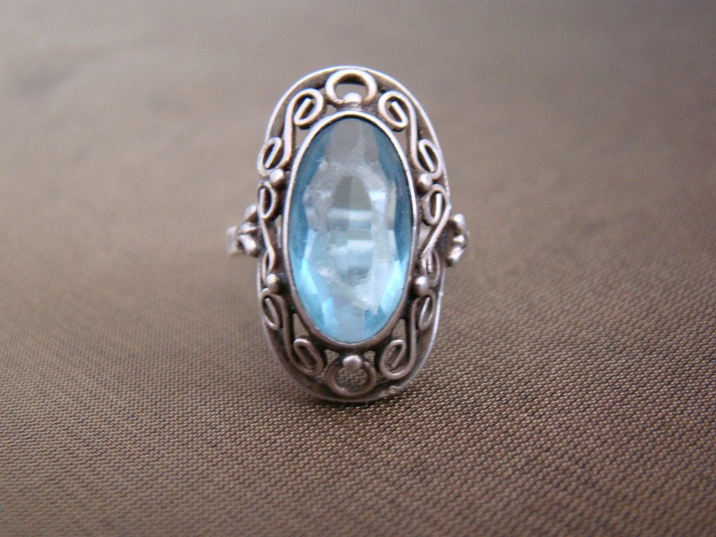 antieke zilveren ring ovale lichtblauwe steen maat 18, Ophalen, 18 tot 19, Gebruikt, Dame