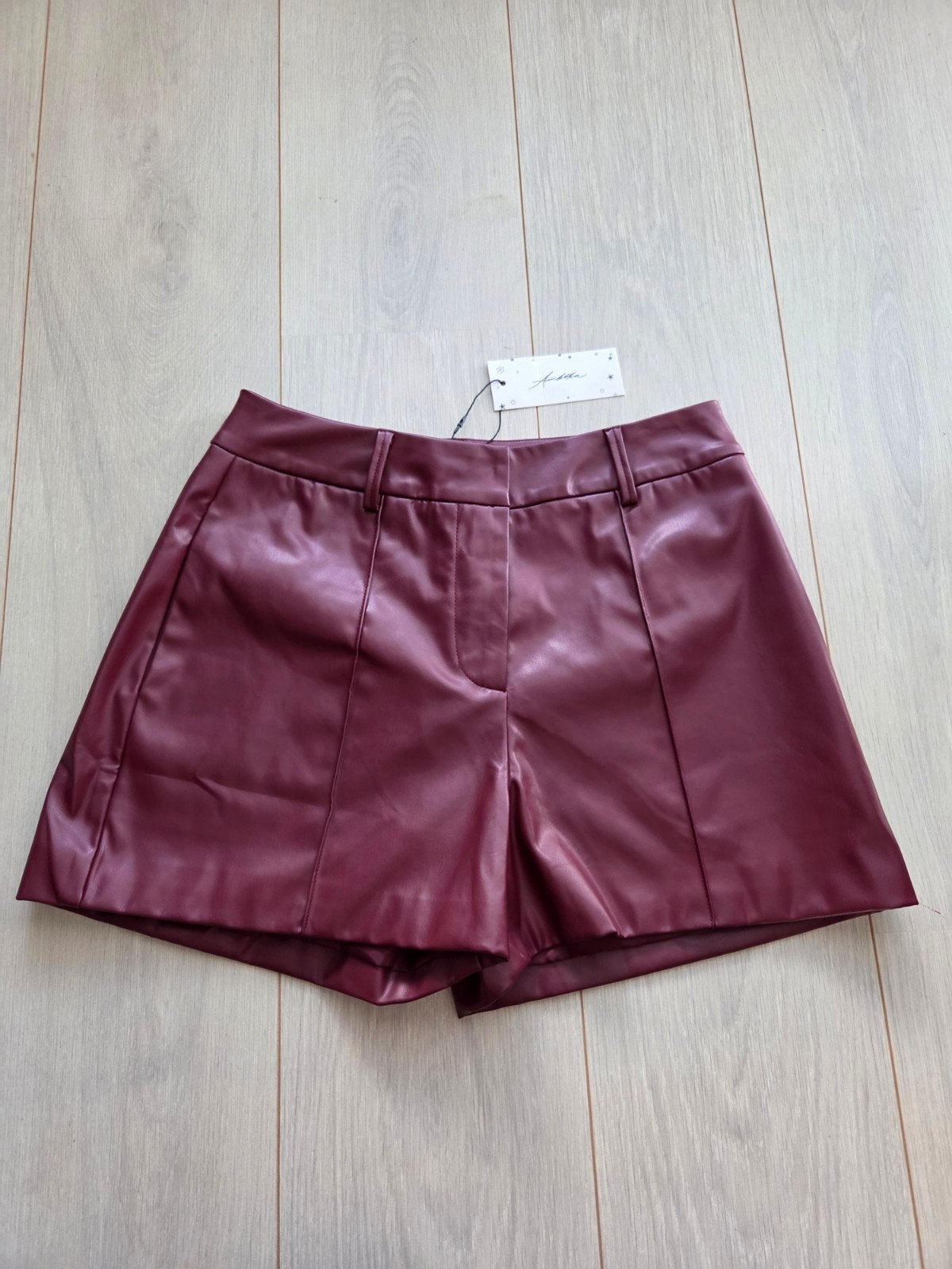 AMBIKA korte broek bordeaux rood S 36 imitatie leer nieuw, Kort, Nieuw, Ophalen of Verzenden, AMBIKA