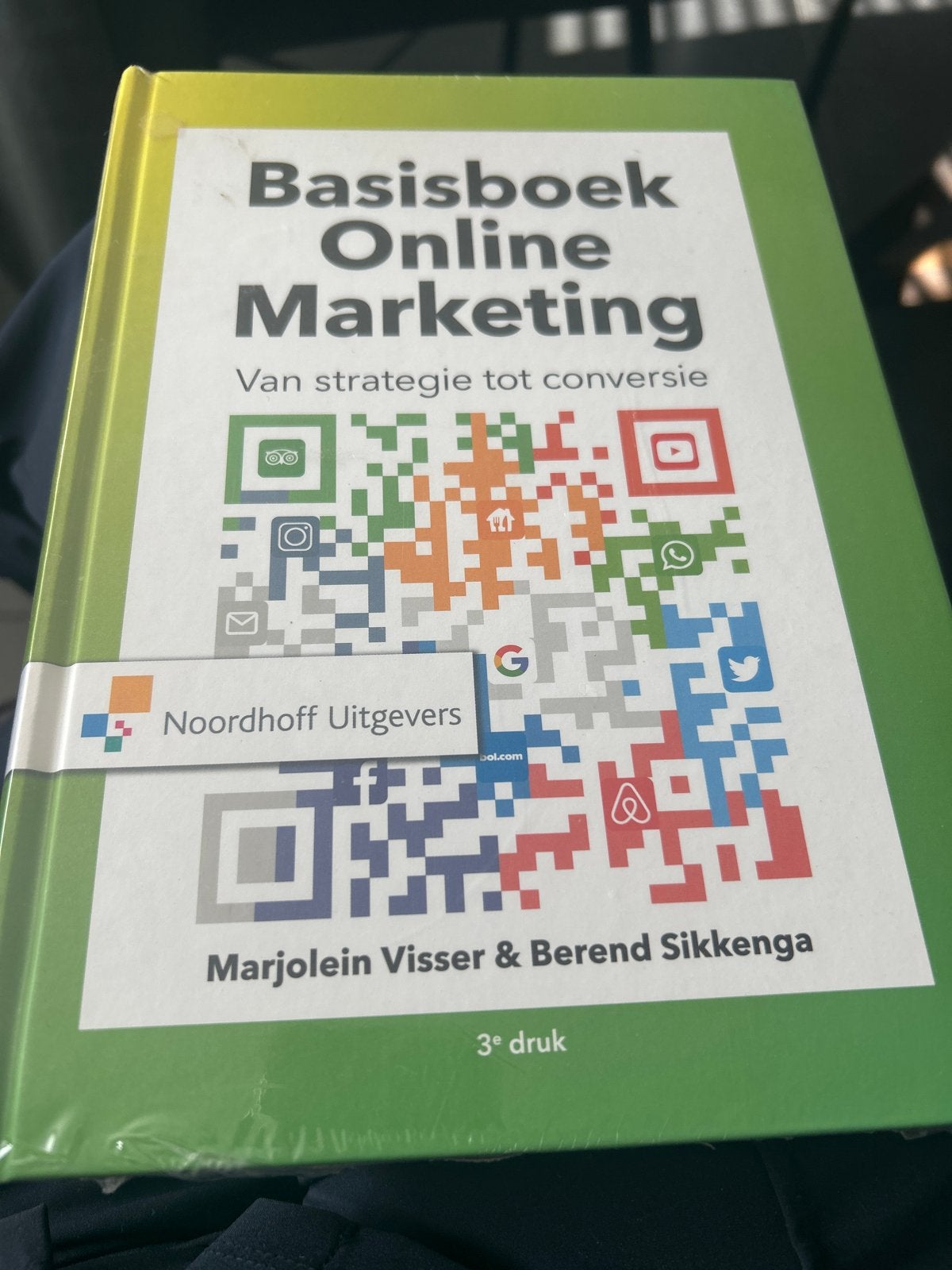 Basisboek Online Marketing - Marjolein Visser & Berend Sikke, Boeken, Ophalen of Verzenden, Zo goed als nieuw, Economie en Marketing