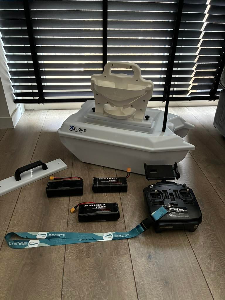 Xplore mk2 voerboot van BBoats (voorheen berns), Ophalen, Zo goed als nieuw