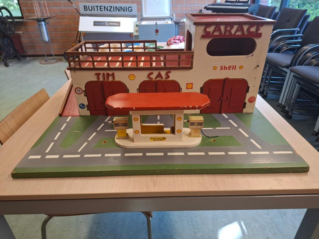 Vintage Houten Garage met Tankstation - Shell Design, Ophalen, Gebruikt, Overige typen