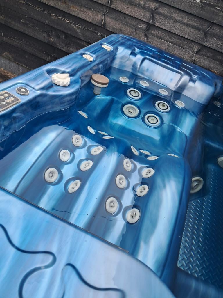 Balboa Jacuzzi 6 persoons - Verwarmd tot 26 graden, Ophalen of Verzenden, Gebruikt, Vast