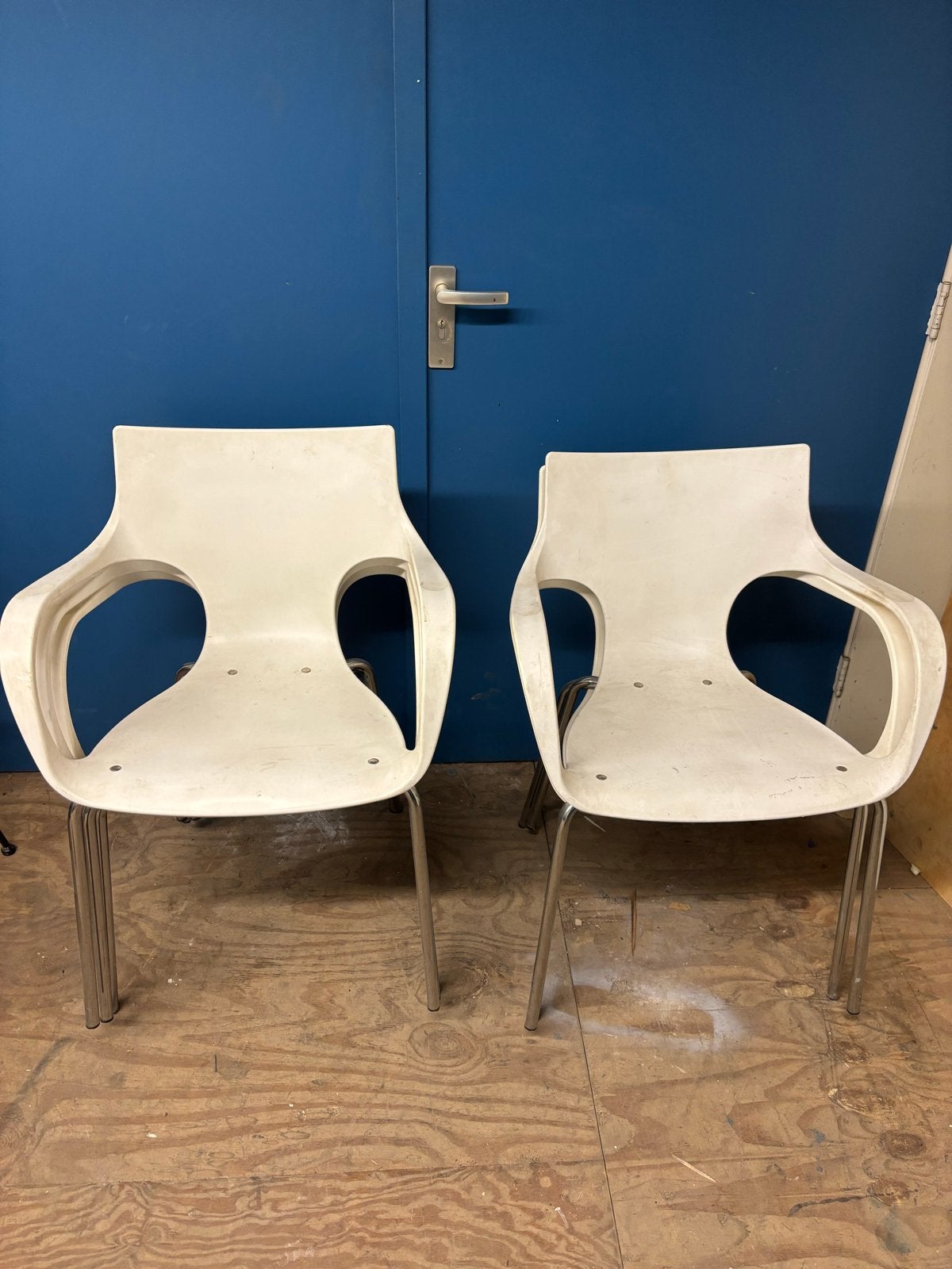 5x Witte stoelen met metalen poten, Ophalen, Kunststof, Gebruikt, Wit