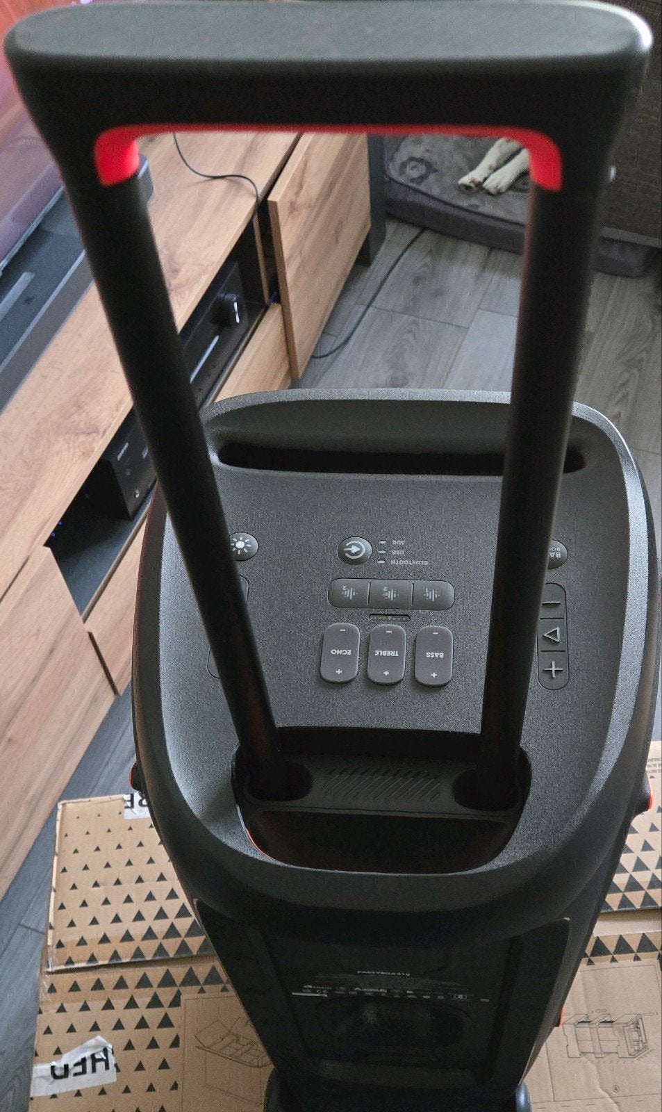 Foto 5 van Nieuw JBL PARTYBOX 310 2 maand oud + factuur,absoluut nieuw
