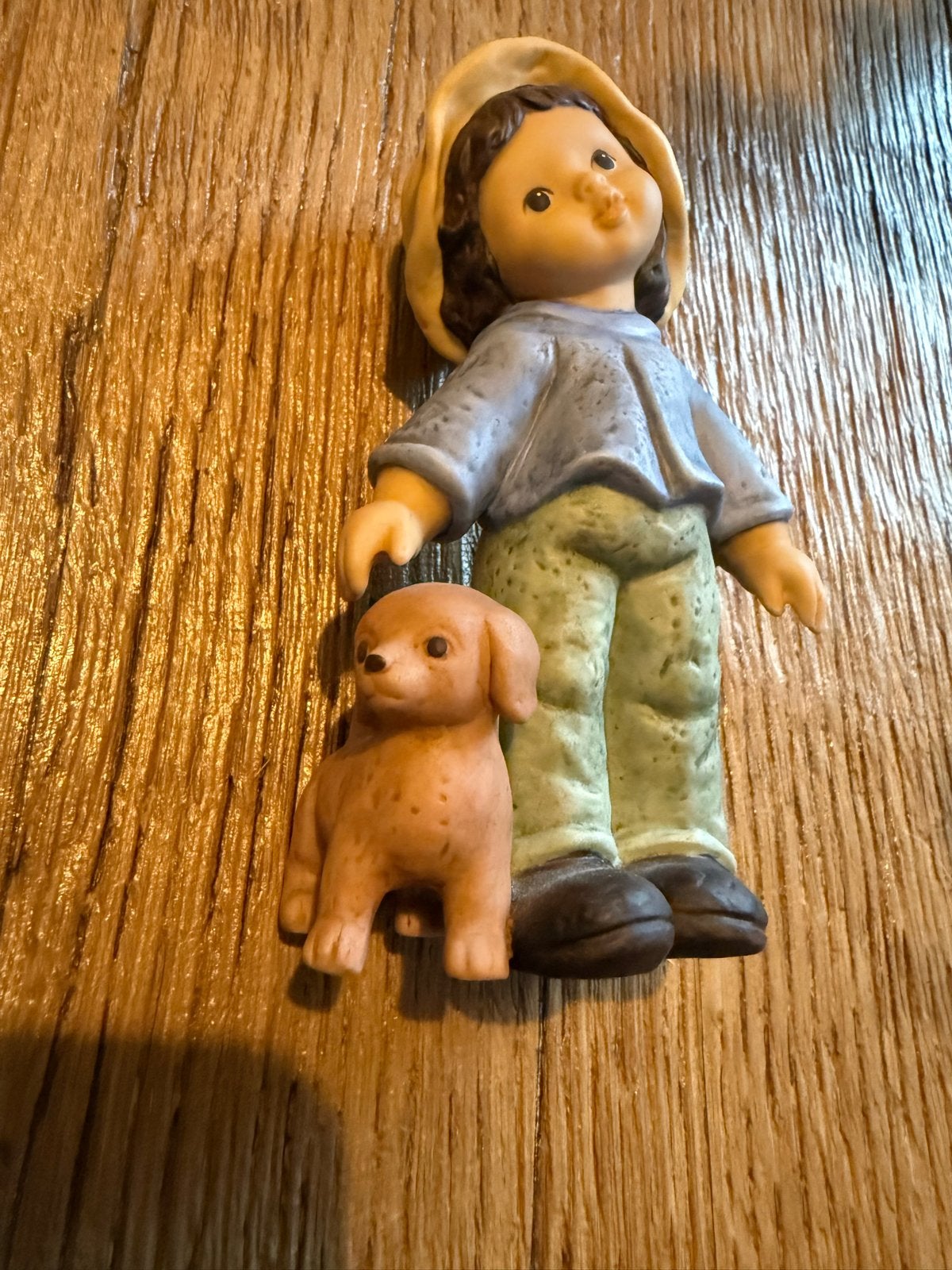 Goebel Nina & Marco Limpke beeldje met hondje, Verzamelen, Beelden en Beeldjes, Ophalen, Zo goed als nieuw, Mens