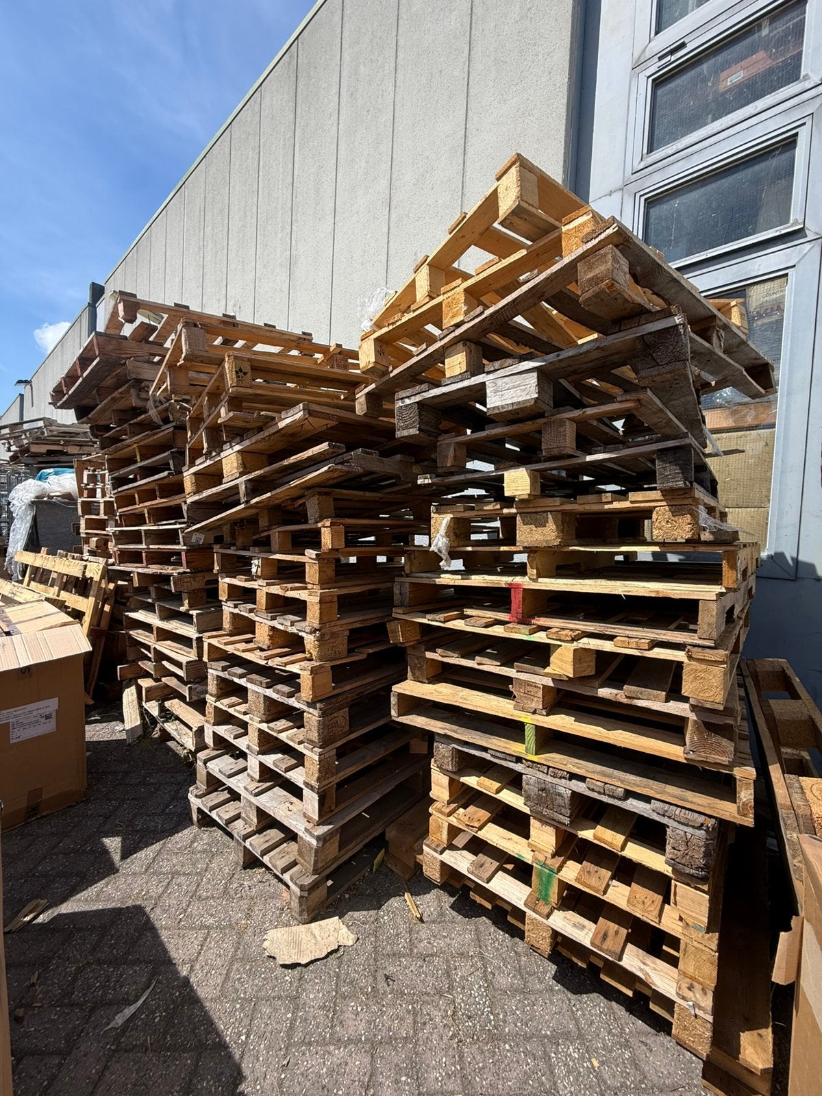 Alleen afhalen. Kapotte houten pallets geef ik GRATIS weg., Doe-het-zelf en Verbouw, Hout en Planken, Ophalen, Gebruikt, Pallet