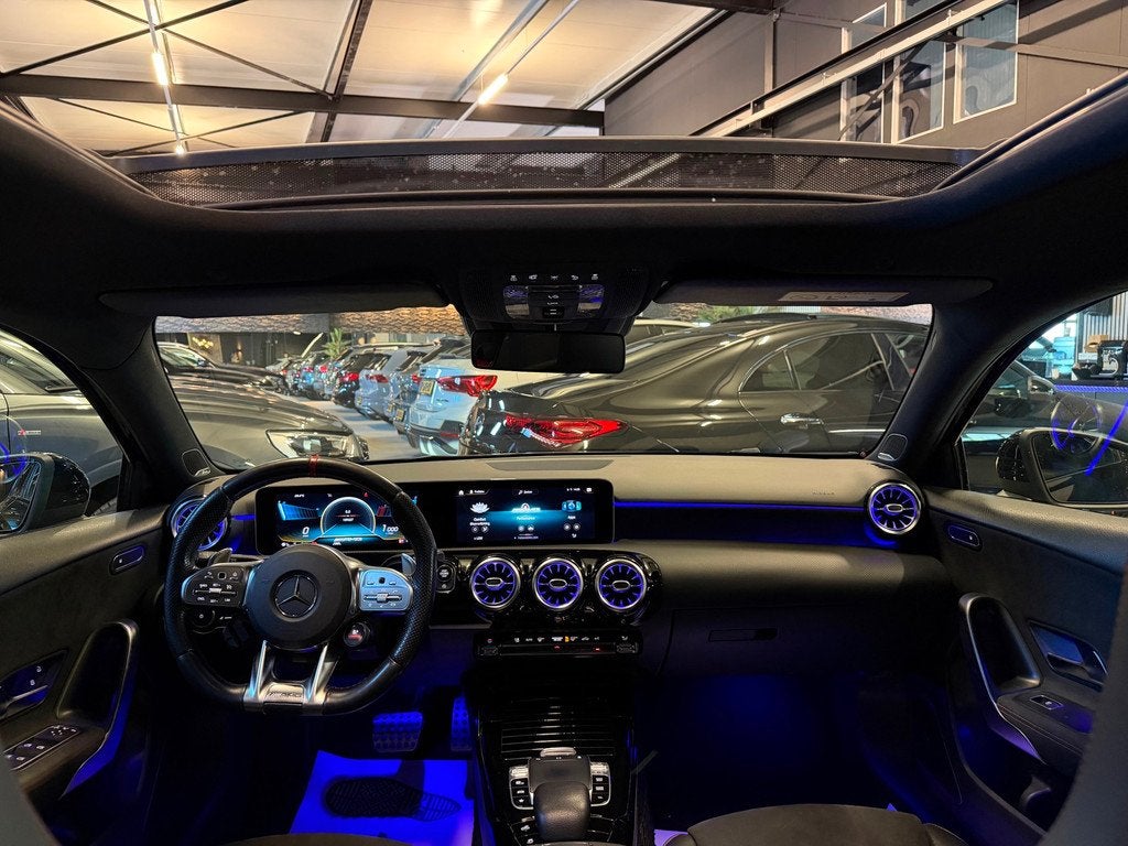 Mercedes-Benz A-klasse AMG 35 4MATIC AERO|PANO|FULL OPTIONS, Auto's, Automaat, Euro 6, 4 cilinders, Zwart