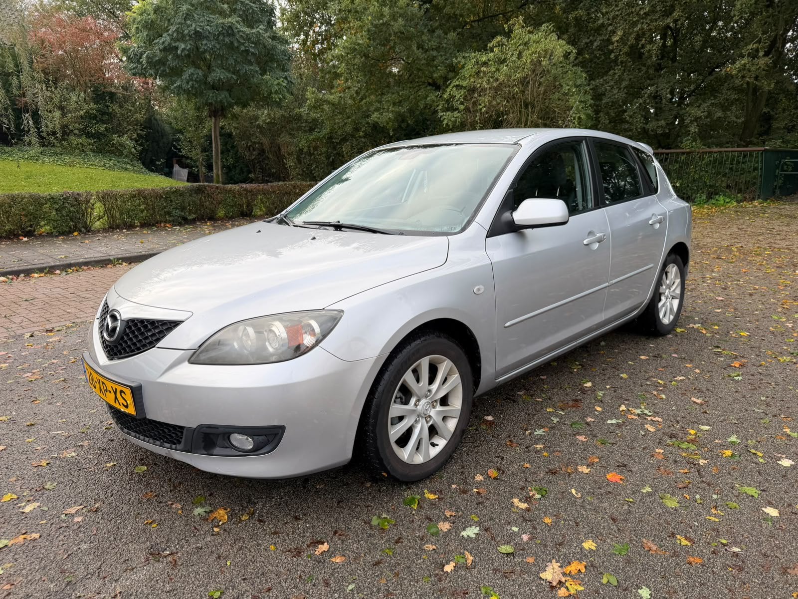 Mazda 3 1.6 Hatchback 2007 Grijs/Nieuwe apk, Auto's, Voorwielaandrijving, 4 cilinders, 1165 kg, Handgeschakeld