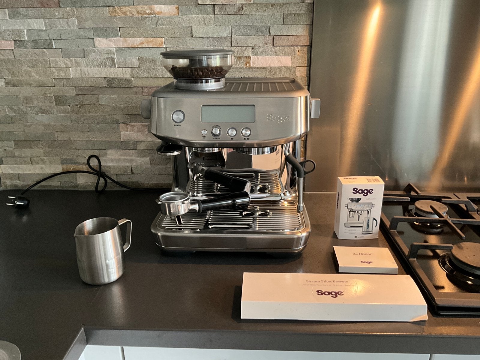 Sage Barista Express Espressomachine met bonenmaler, Afneembaar waterreservoir, Espresso apparaat, Zo goed als nieuw, 2 tot 4 kopjes