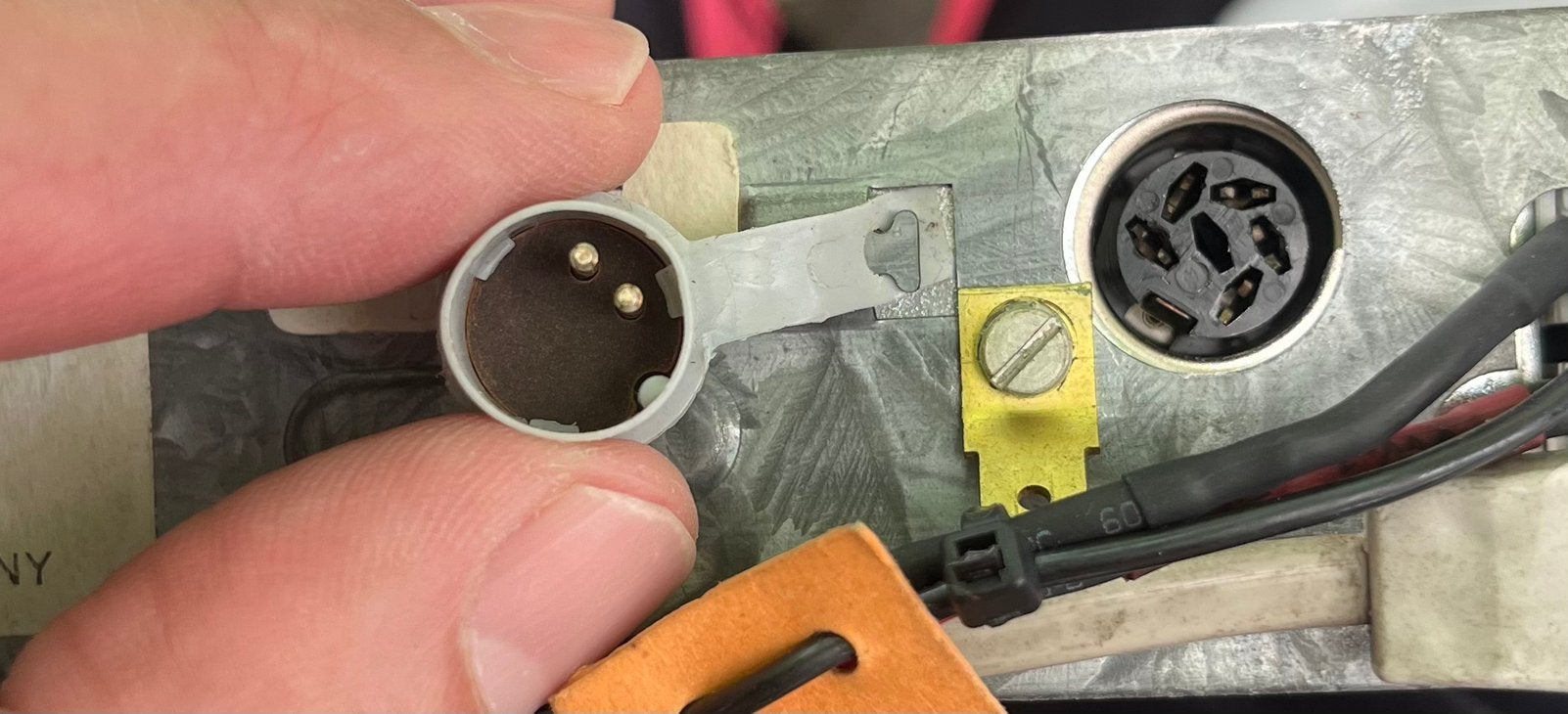 GEZOCT soort van 6 polige oldtimer autoradio DIN stekker, Auto diversen, Autoradio's, Ophalen of Verzenden, Gebruikt