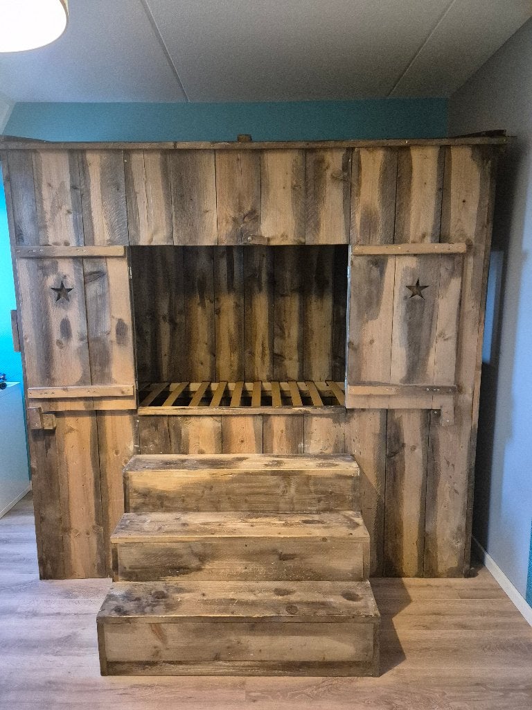 Prachtig zelfgemaakte steigerhouten bedstee met opbergruimte, Ophalen, Eenpersoons, 210 cm, Halfhoogslaper