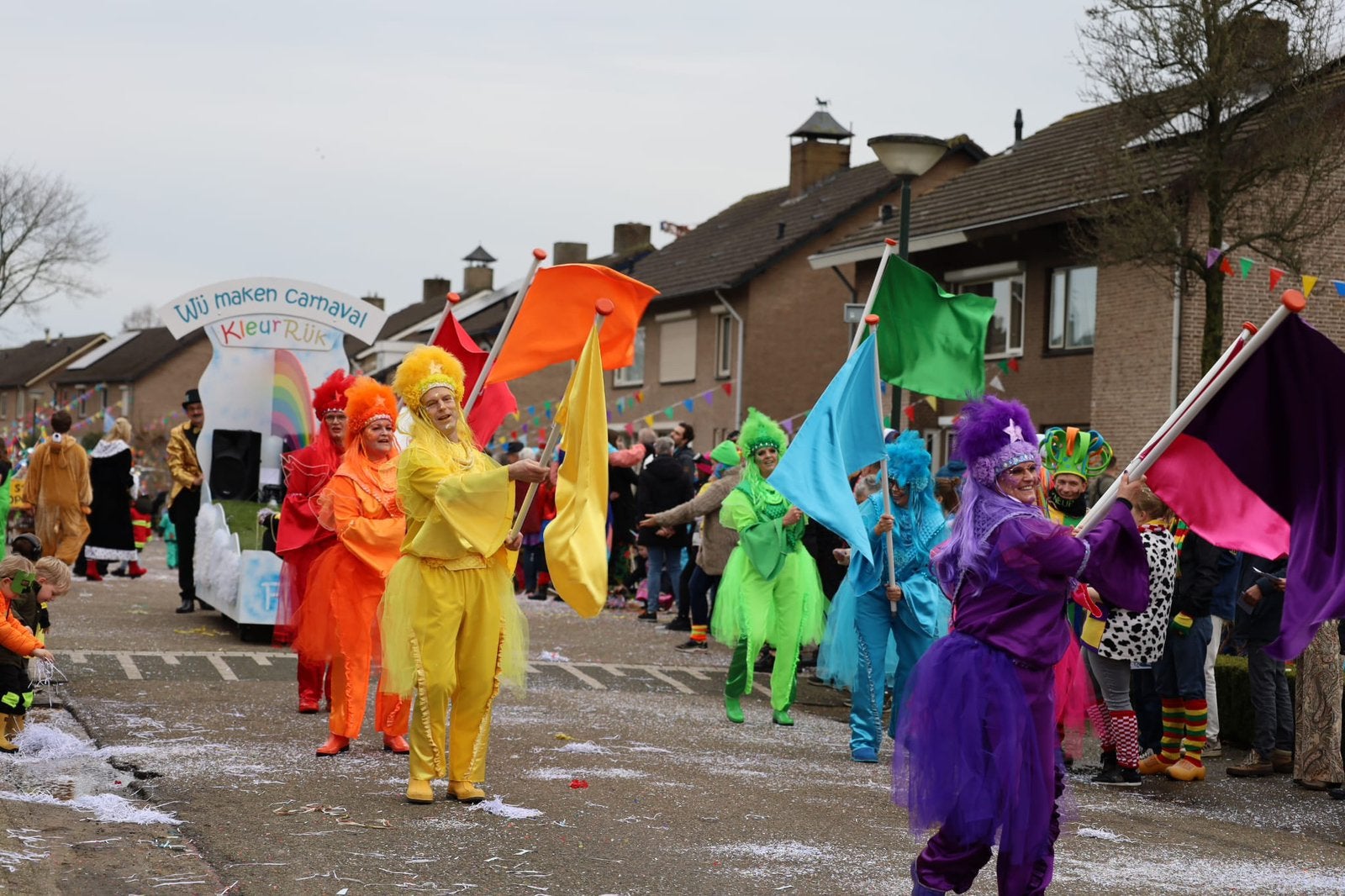 7 prachtige regenboogkleuren pakken, Ophalen, Zo goed als nieuw, Maat 46/48 (XL) of groter, Carnaval