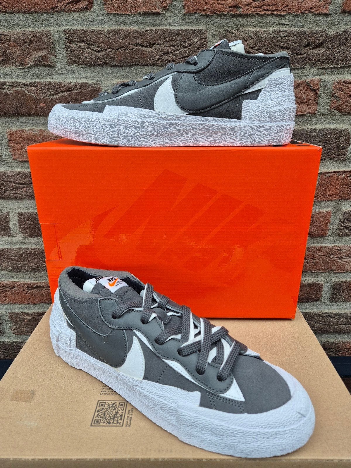 SACAI x NIKE BLAZER LOW "IRON GREY" (2021) - maat 45, Kleding | Heren, Schoenen, Wit, Nike, Nieuw, Ophalen of Verzenden