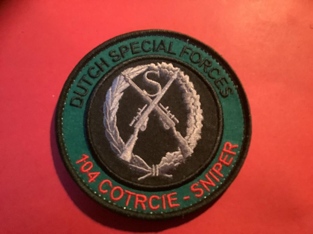 Badge van de KCT sniper met velcro, Ophalen of Verzenden, Landmacht, Nederland, Embleem of Badge