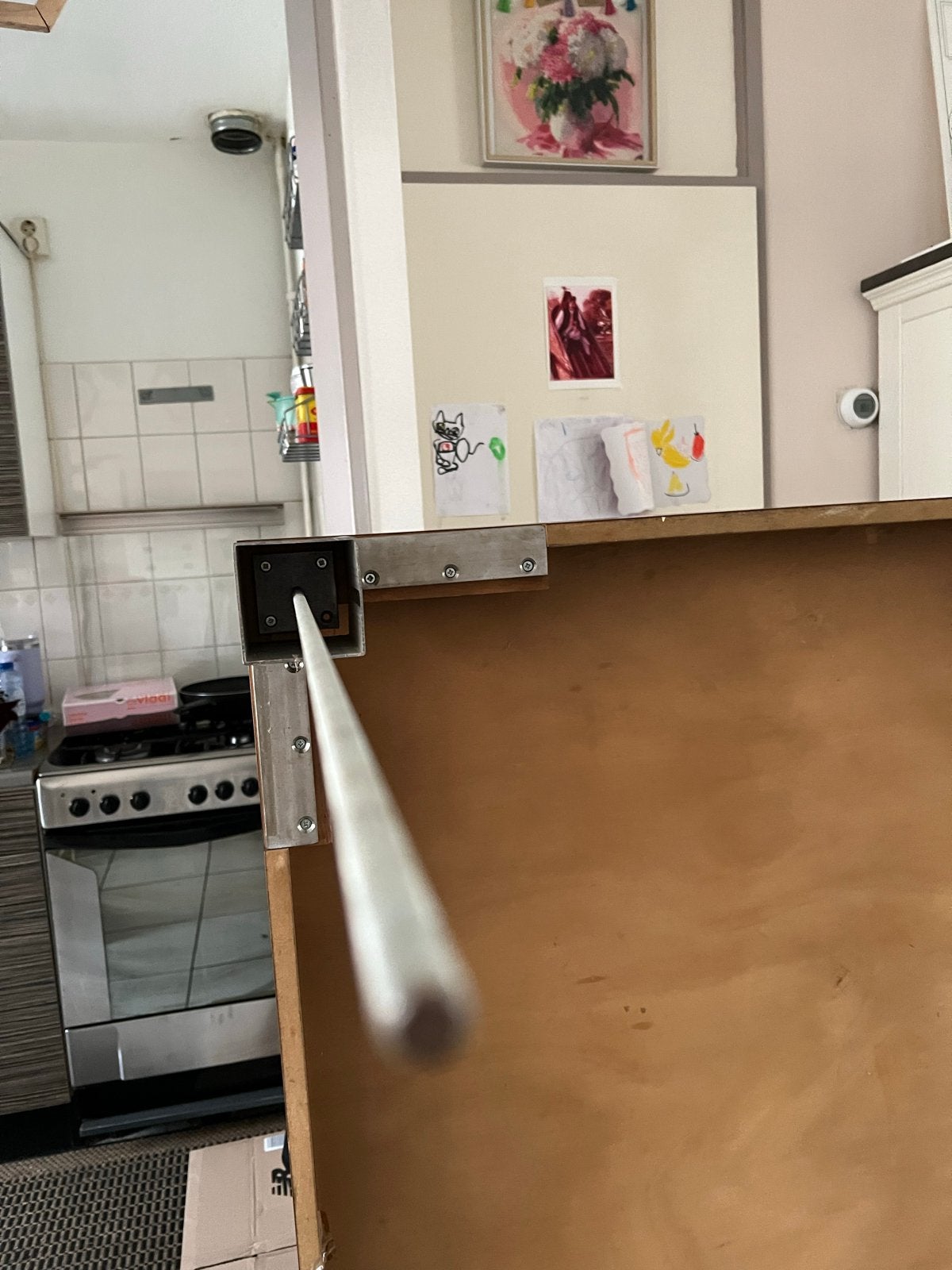 Gratis af te halen: Donkerbruine eettafel 140x140 cm, Huis en Inrichting, Tafels | Eettafels, Ophalen, Gebruikt, 100 tot 150 cm