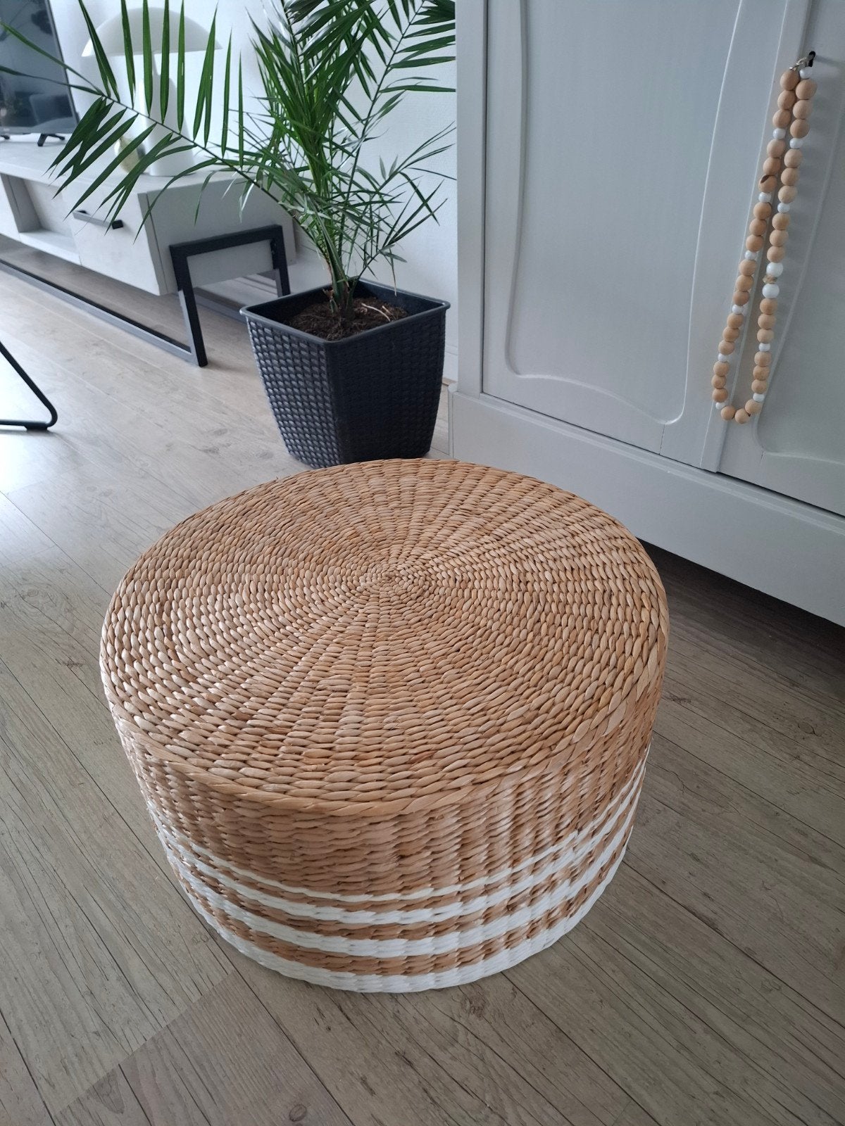 Mooie rieten poef., Huis en Inrichting, Banken | Voetenbanken en Poefen, Ophalen, Rond, 50 tot 75 cm, 50 tot 75 cm