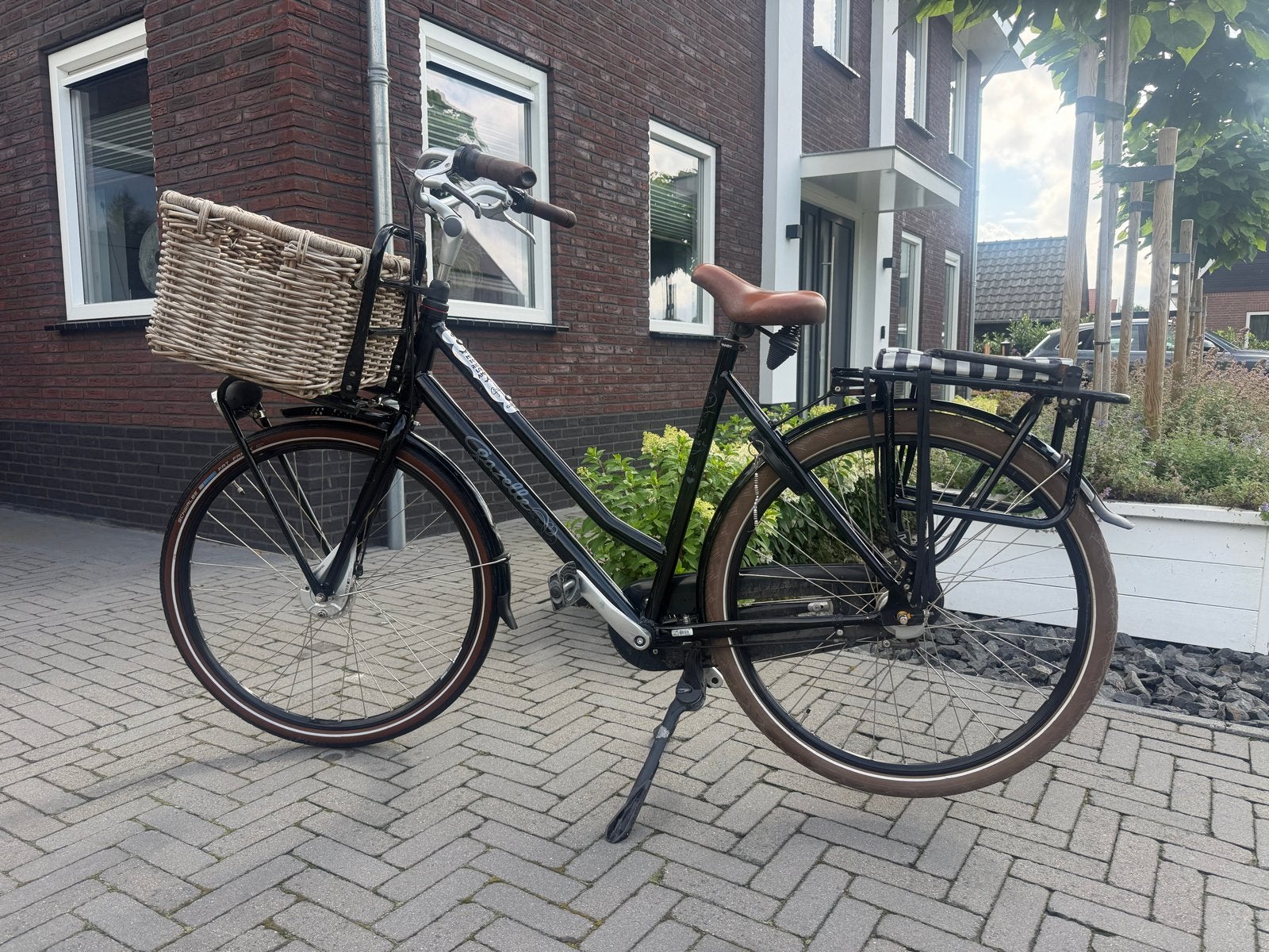 Gazelle Miss Grace Damesfiets met mand en bagagedrager, Fietsen en Brommers, Ophalen, Versnellingen, Gazelle, Trommelrem