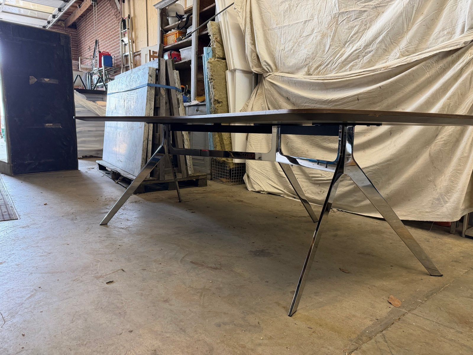 Unieke Design bureau met Chromen Onderstel, Ophalen, 100 tot 150 cm, 200 cm of meer, Zo goed als nieuw