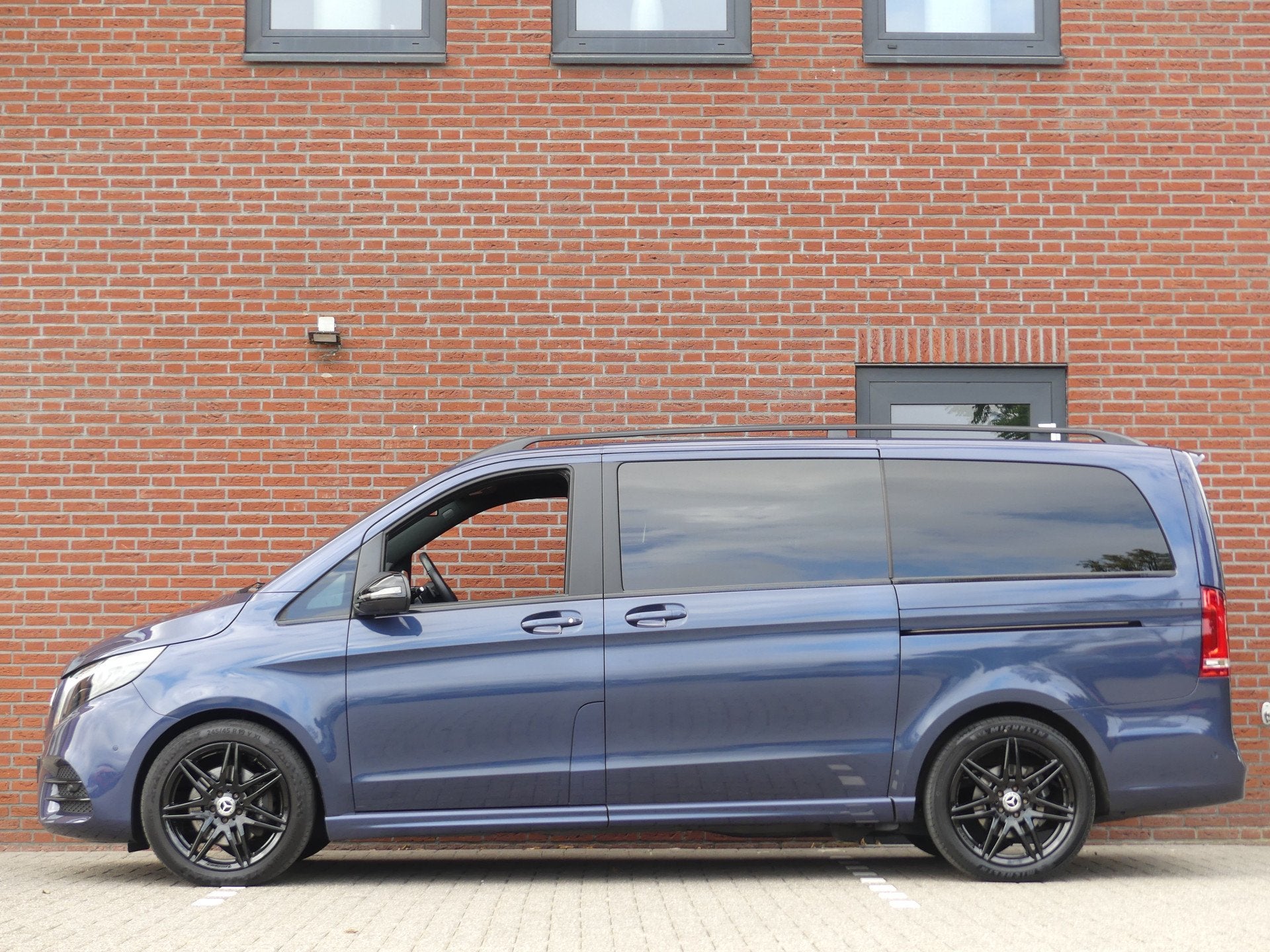 Mercedes-Benz V-Klasse 250d Lang AMG Dubbel Cabine LED/Burme, Automaat, Dealer onderhouden, Achterwielaandrijving, Gebruikt