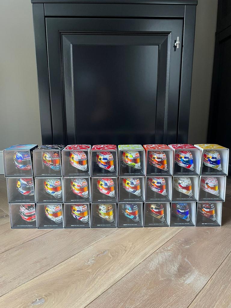 Collectie Max Verstappen helmen 1:4 jaren 2014-2025, Verzamelen, Automerken, Motoren en Formule 1, Ophalen of Verzenden, Zo goed als nieuw