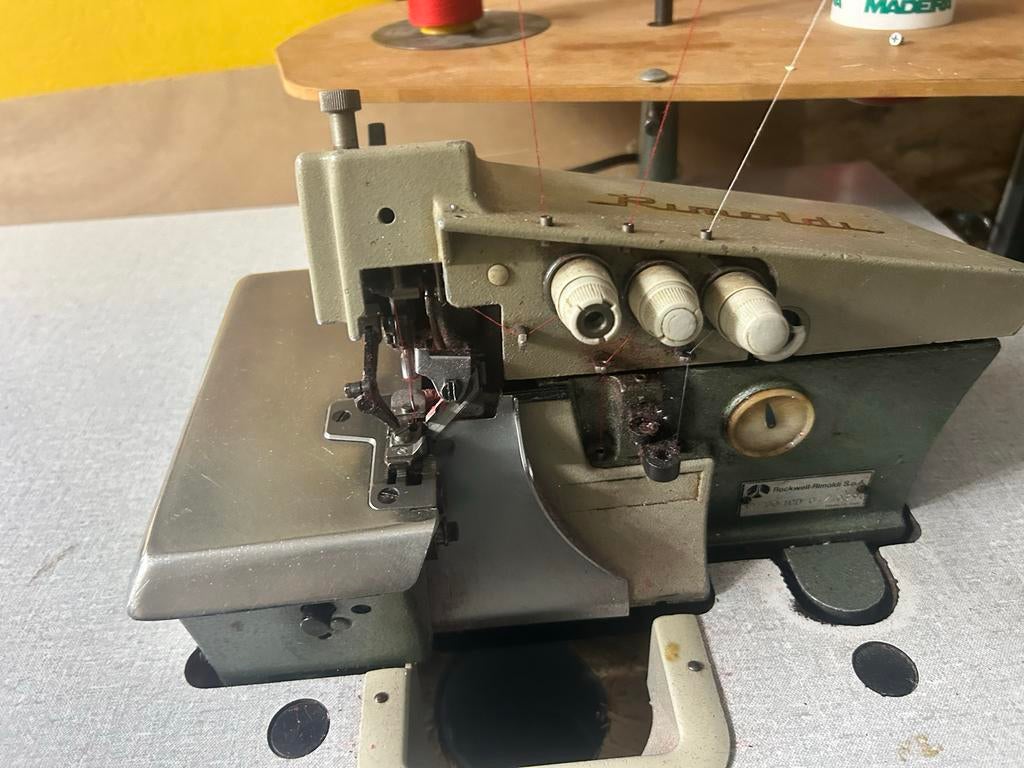 Rimoldi Industriële Lockmachine - Gebruikt, Hobby en Vrije tijd, Zo goed als nieuw, Lockmachine, Industrieel, Ophalen