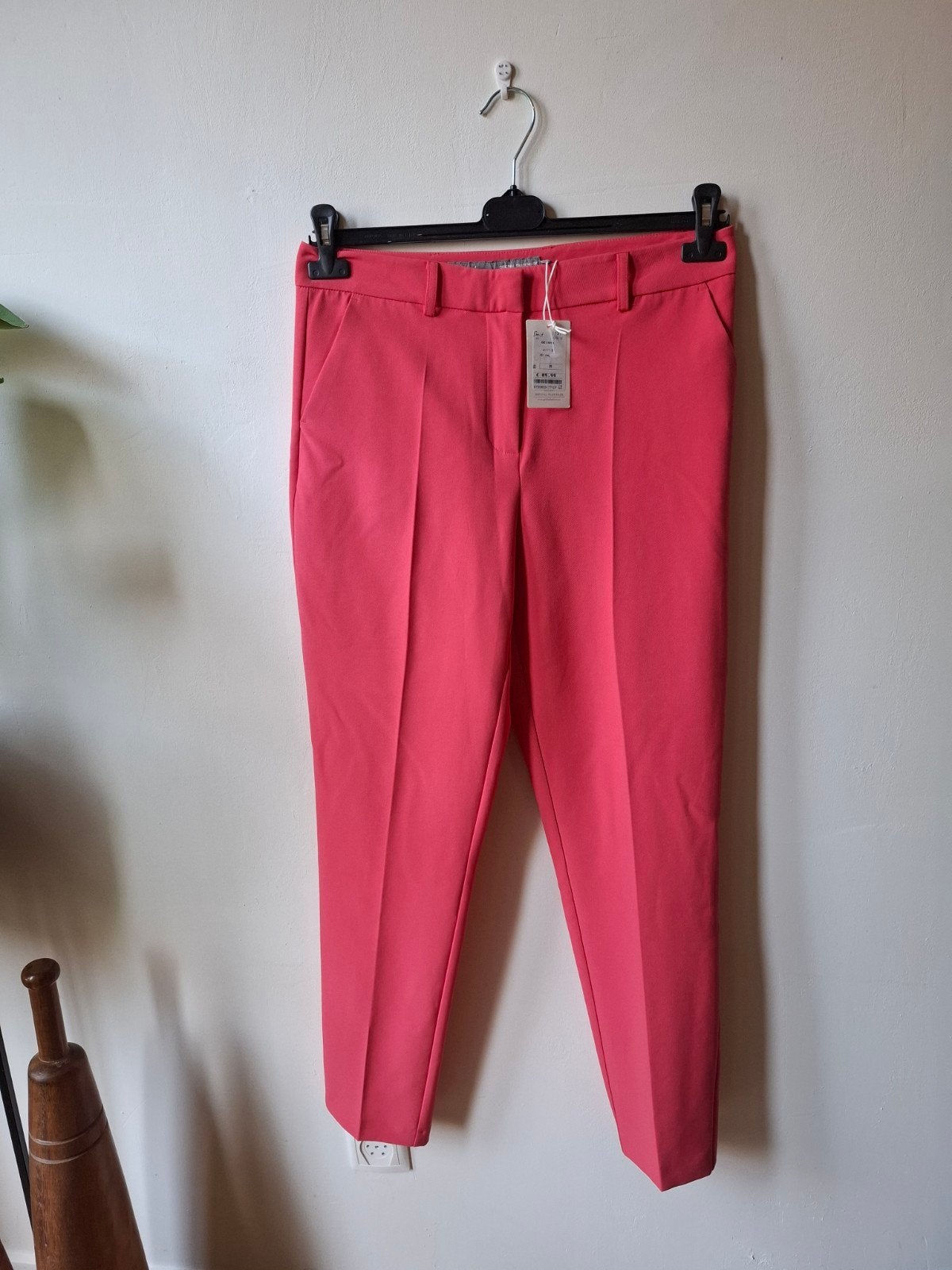 Geisha frambooskleurige broek maat: M/38, Maat 38/40 (M), Postbus 100, 5100 AC Dongen, Nederland, Nieuw, Ophalen of Verzenden