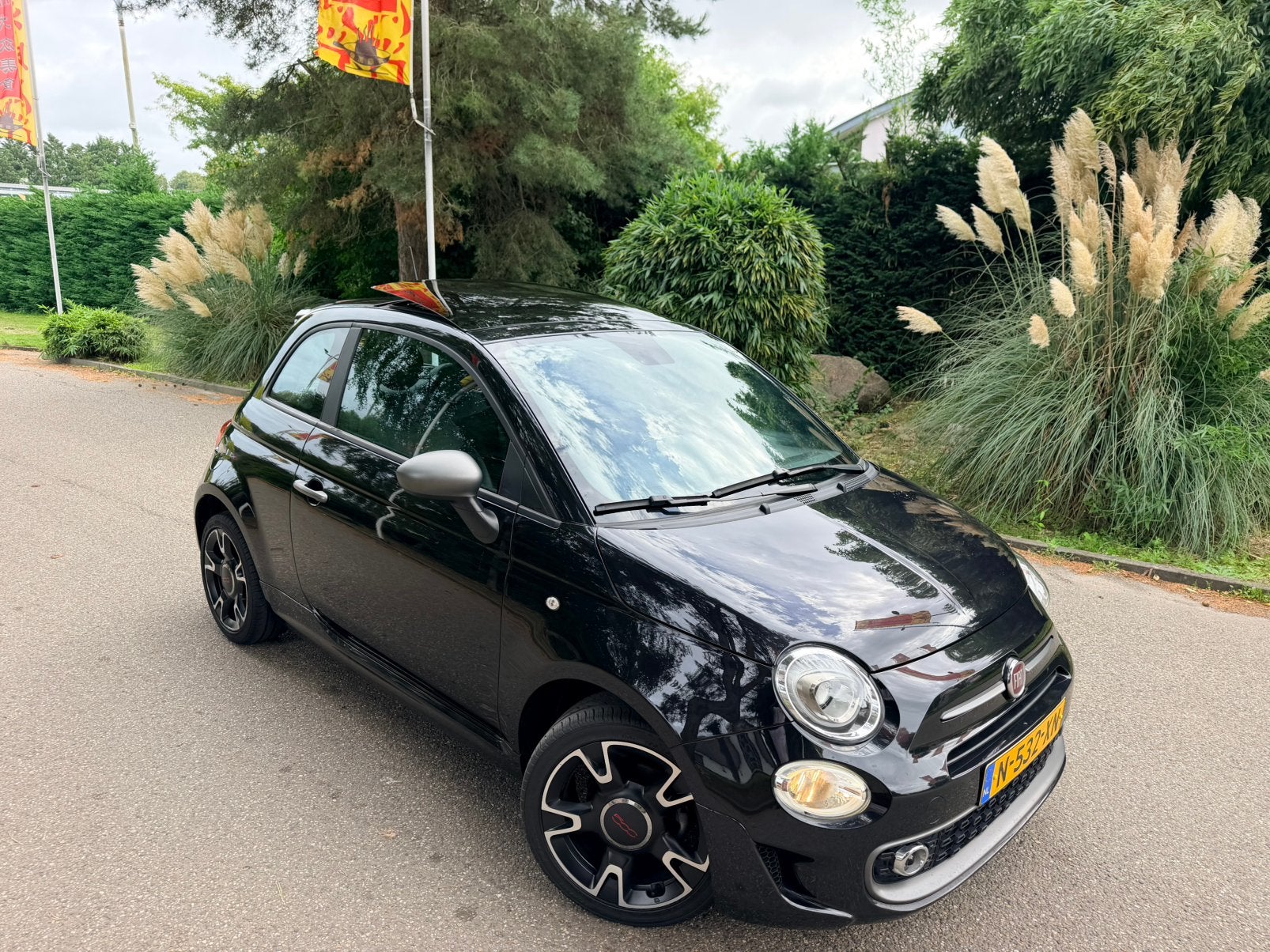 Fiat 500 1.0 70pk Hybrid Sport/panorama dak /Clima/Cruise ., 40 €/maand, Zwart, 4 stoelen, Leder en Stof