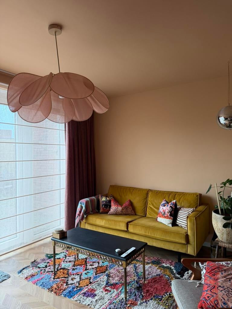 Sissy-Boy Amsterdam velvet bank (oker) zo goed als nieuw, Huis en Inrichting, Banken | Sofa's en Chaises Longues, Zo goed als nieuw