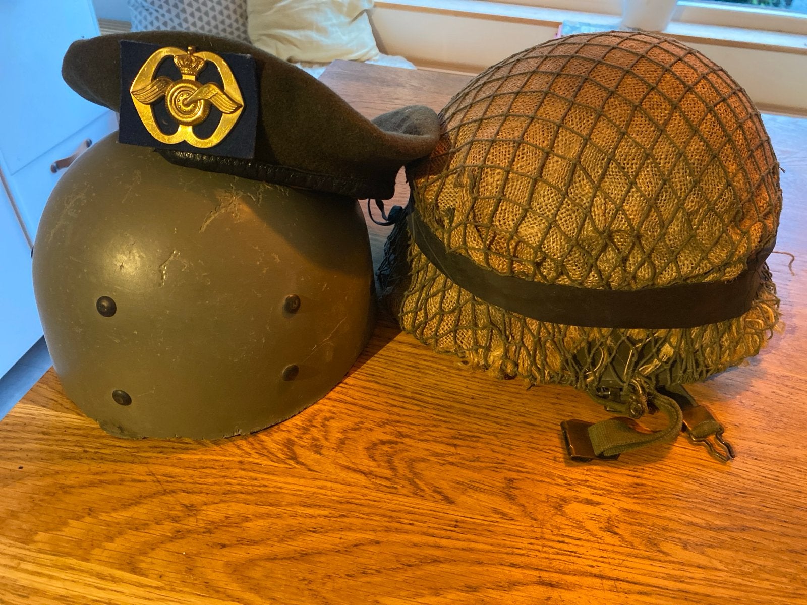 Nederlandse leger helm compleet jaren '80 met baret, Ophalen, Landmacht, Nederland, Helm of Baret