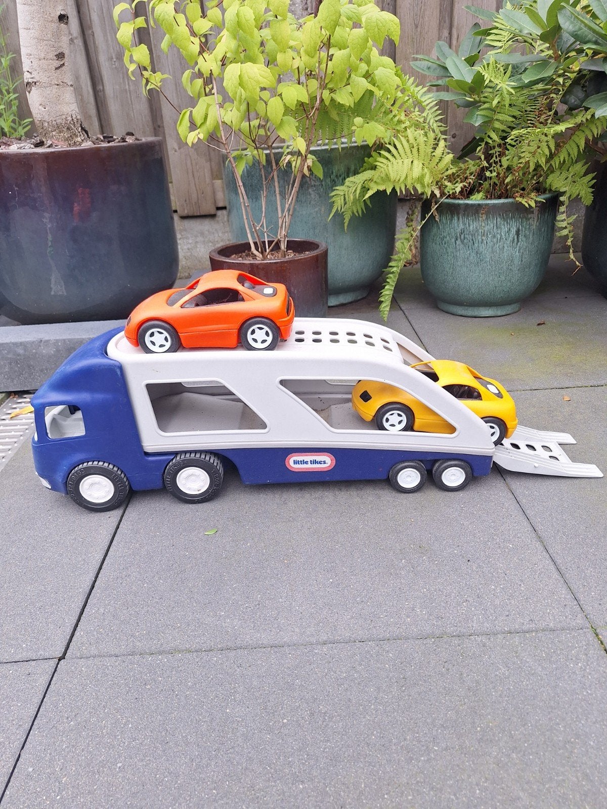 Little Tikes autotransporter met 2 auto's, Ophalen of Verzenden, Gebruikt