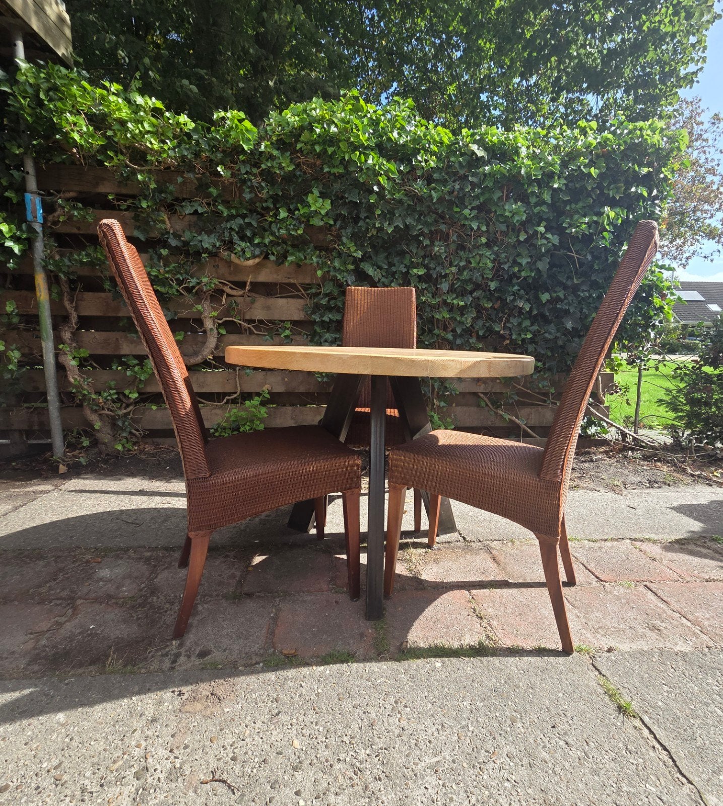Ronde eettafel met metalen poten, Huis en Inrichting, Gebruikt, 50 tot 100 cm, Rond, 50 tot 100 cm