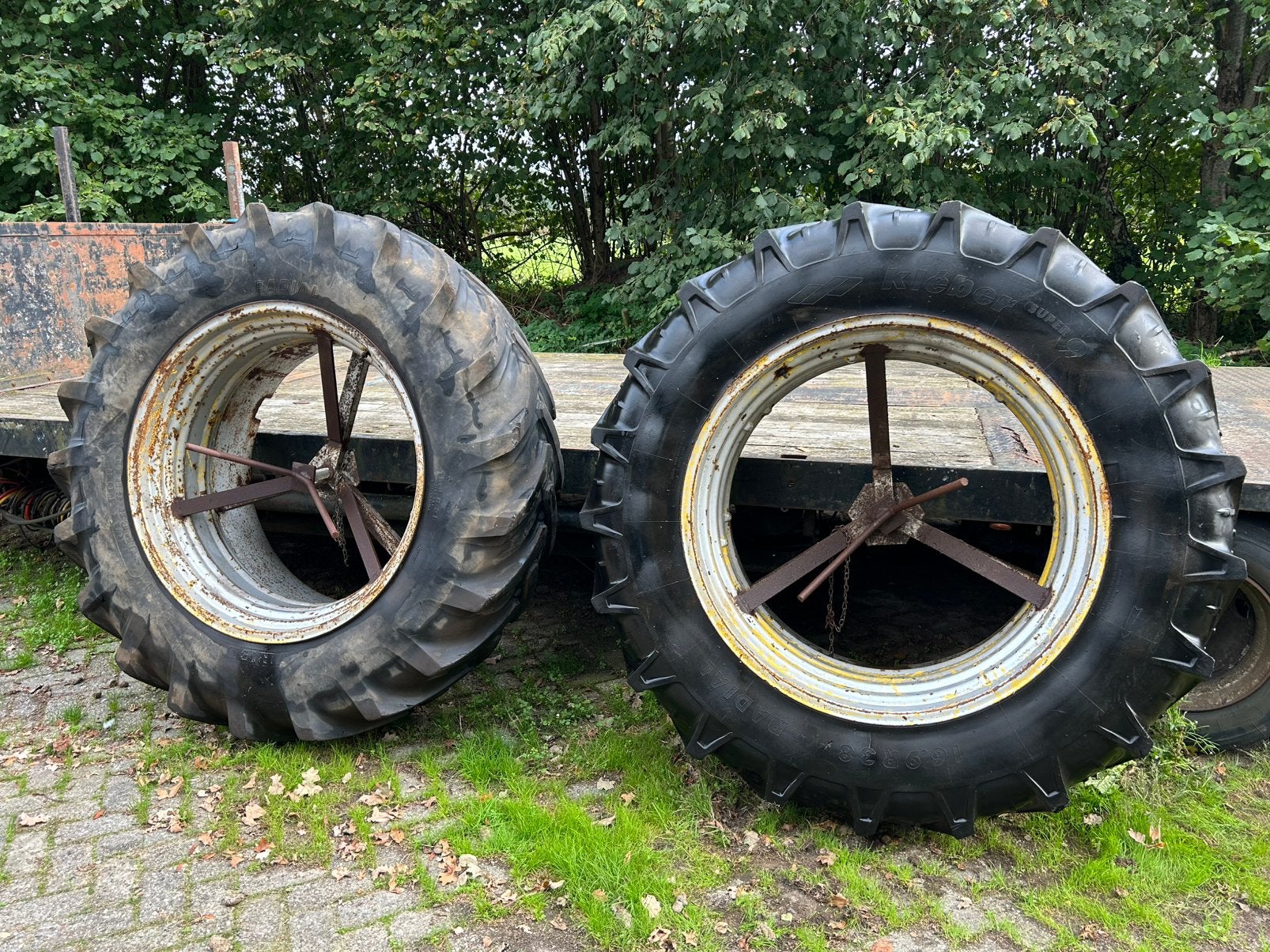Dubbellucht 16.9 R38 – Vredestein + Kleber, Ophalen, Gebruikt