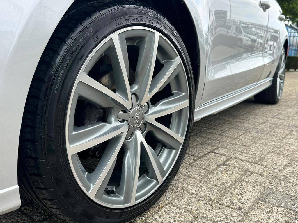 Audi A1 Sportback 1.2 TFSI S - LINE l XENON l 5 DEURS l AIRC, Voorwielaandrijving, 86 pk, 4 cilinders, 4 stoelen