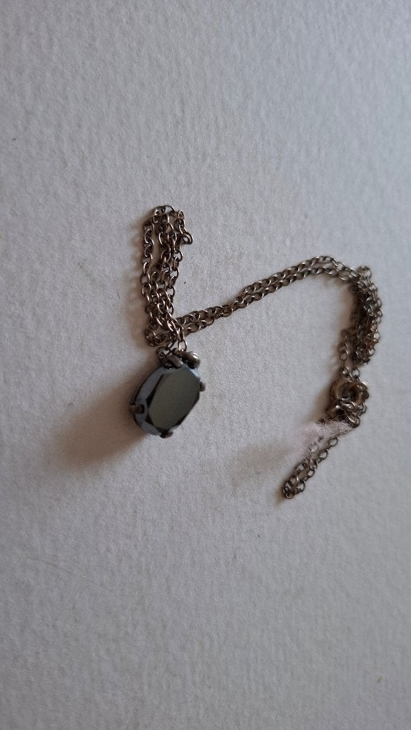 ketting hanger zilver met hematite steen, Overige materialen, Ophalen of Verzenden, Zo goed als nieuw, Met edelsteen