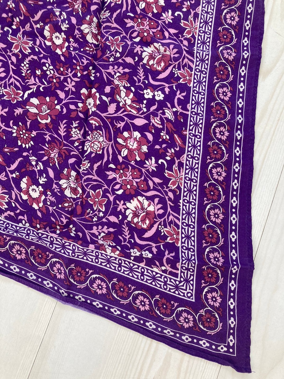 Prachtige paarse Sjaal Katoen met Print, Ophalen of Verzenden, Zo goed als nieuw, Maat 38/40 (M), Sjaal
