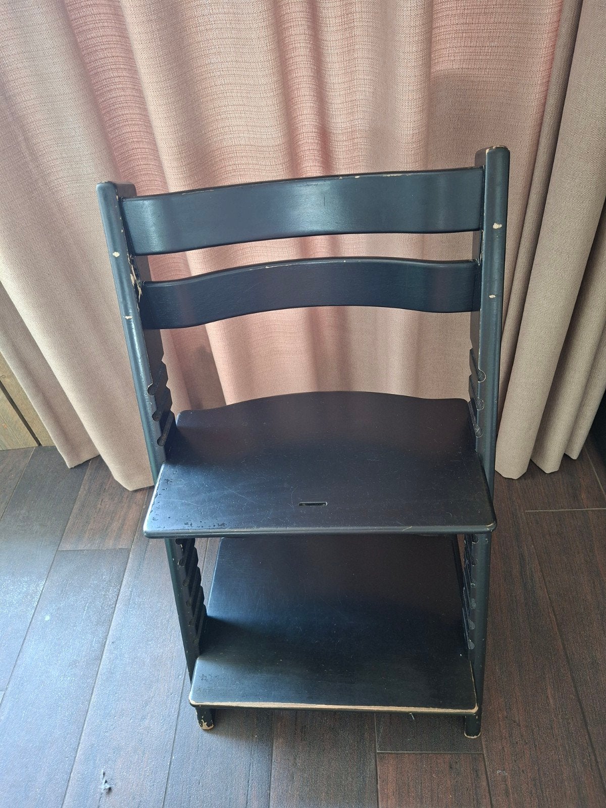 Stokke tripp trapp kinderstoel zwart, Kinderen en Baby's, Ophalen, Gebruikt, Meegroeistoel