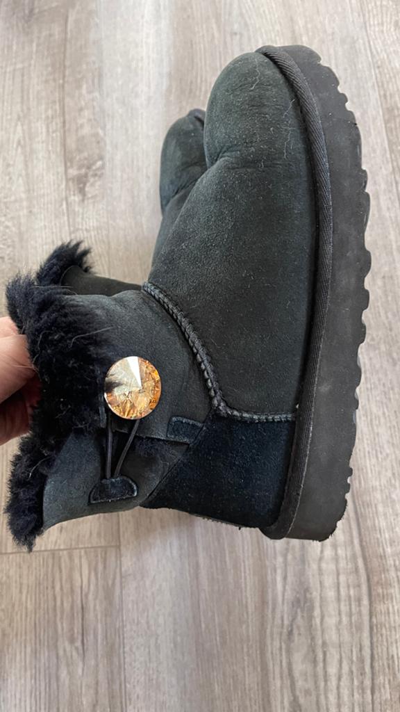 Zwarte UGG laarzen met strass knoop - Maat 37, Ophalen of Verzenden, Gedragen, Zwart, Lage of Enkellaarzen