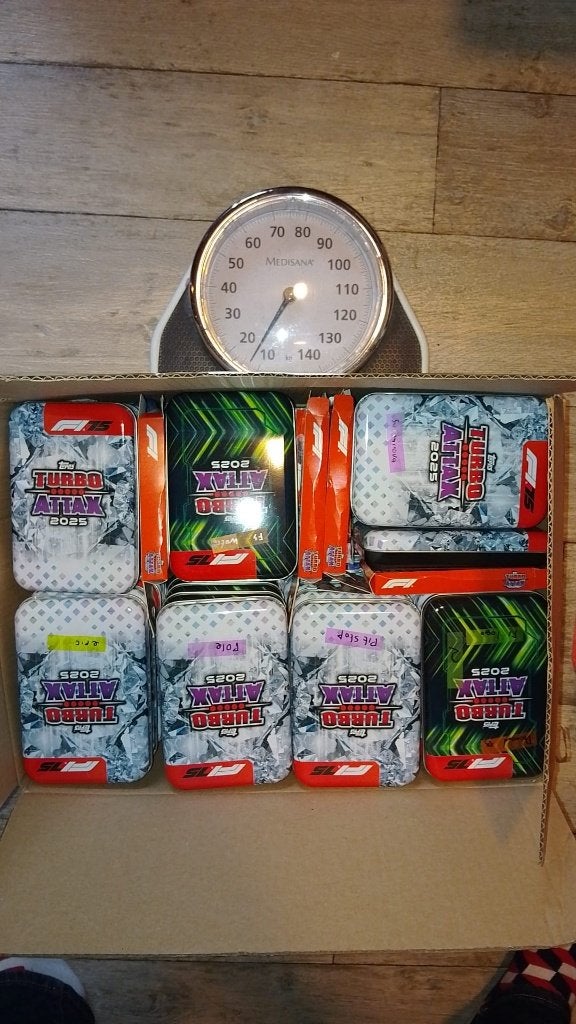 Topps Turbo Attax 2025 13 kilo bulk, Ophalen of Verzenden, Zo goed als nieuw, Meerdere plaatjes