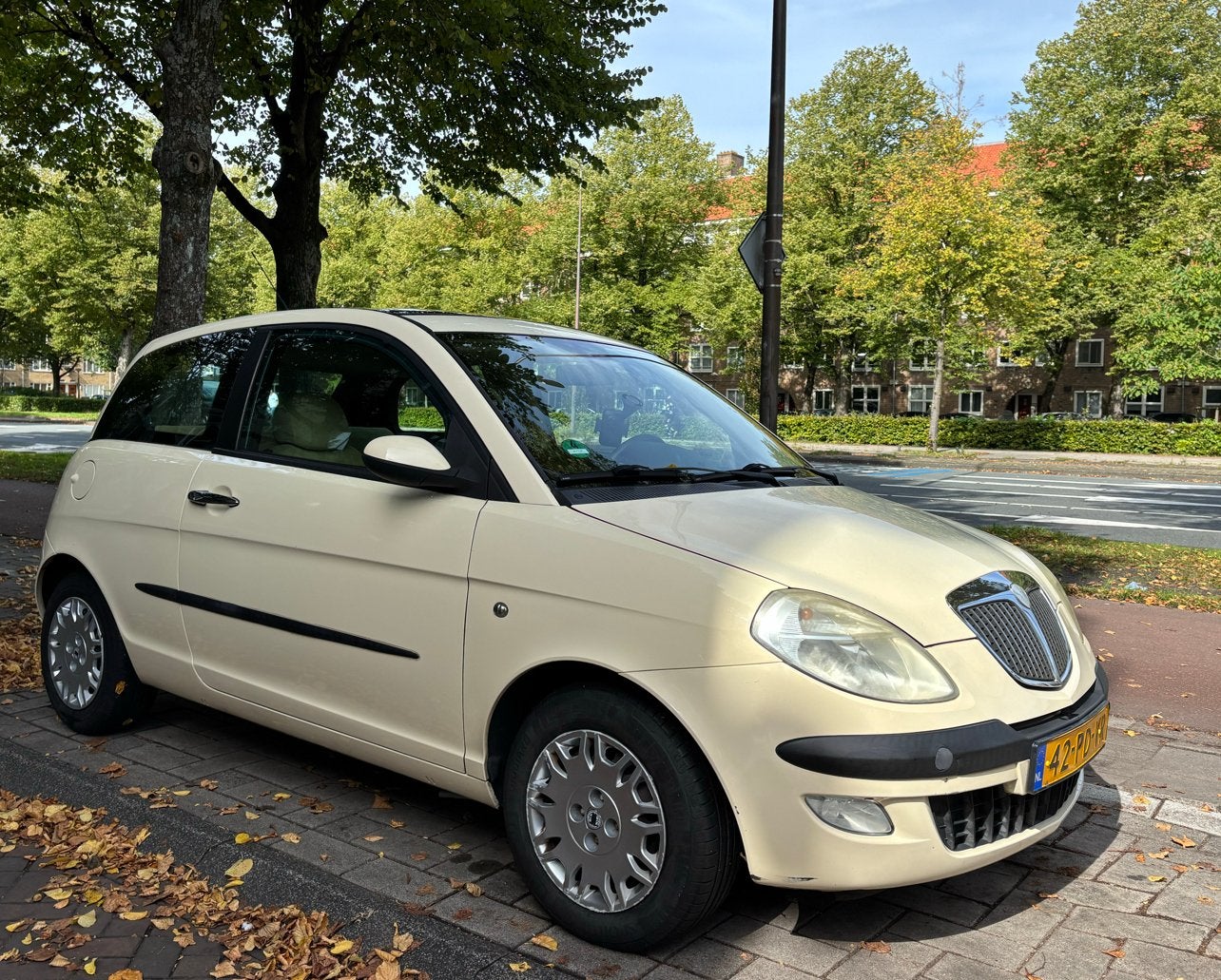 Lancia Ypsilon 1.4 16V AUT 2004 140.000 km nieuwe motor!+APK, Auto's, 970 kg, Stof, 40 €/maand, Beige