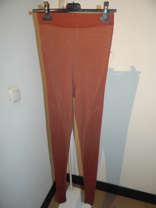 Jacquemus broek legging roest bruin van kleur licht accent38, Kleding | Dames, Maat 38/40 (M), Bruin, Verzenden, Zo goed als nieuw