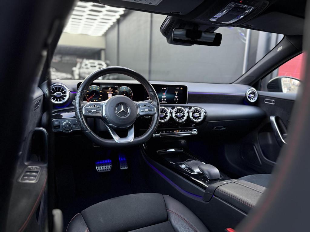 Mercedes A-klasse 220 AMG A45 Pakket | Ambient | Camera |, Auto's, Mercedes-Benz, Gebruikt, Zwart, Alcantara, Bedrijf