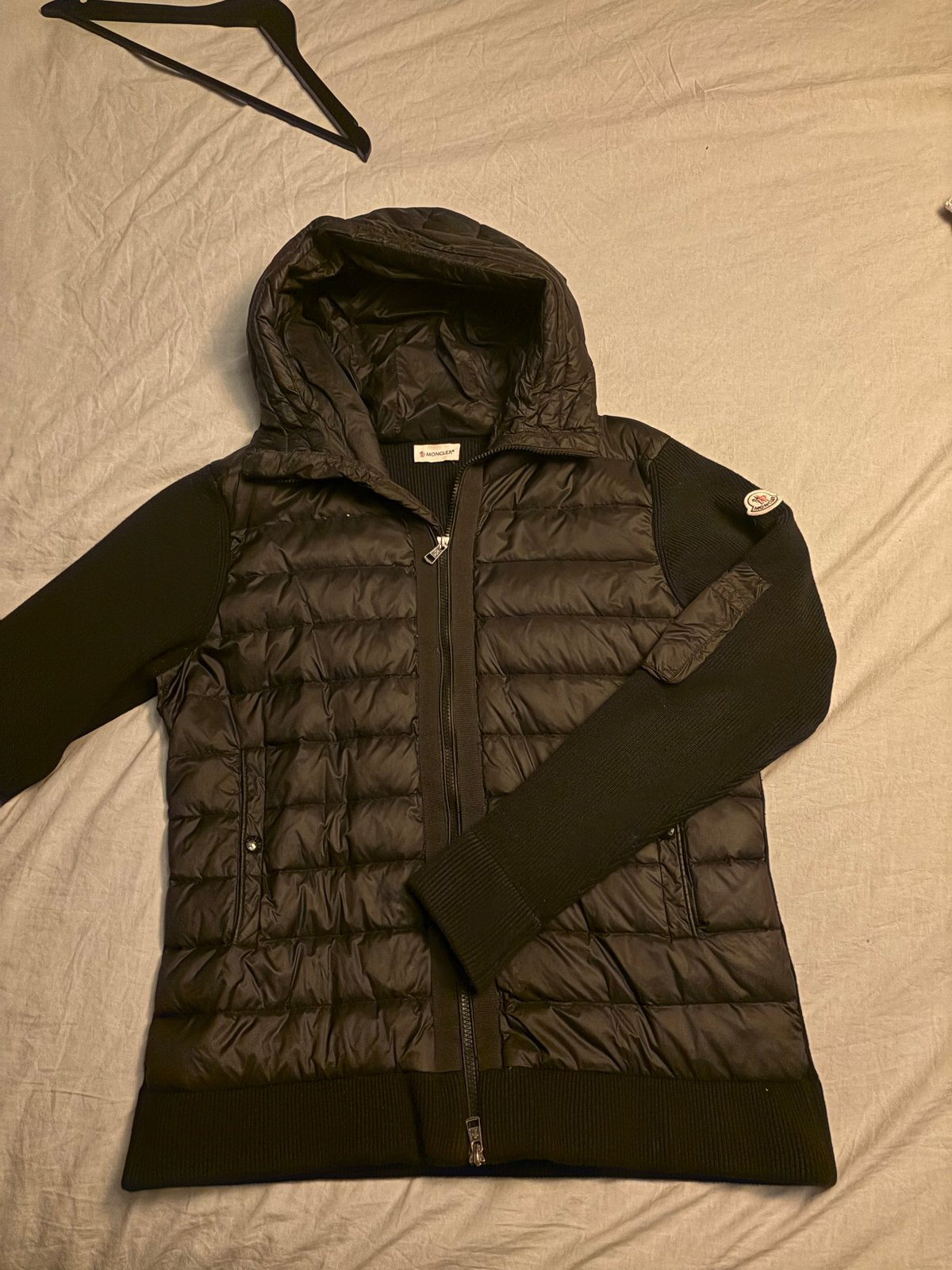 Moncler Cardigan Zwart met Capuchon, Kleding | Dames, Ophalen of Verzenden, Zo goed als nieuw, Maat 38/40 (M), Zwart