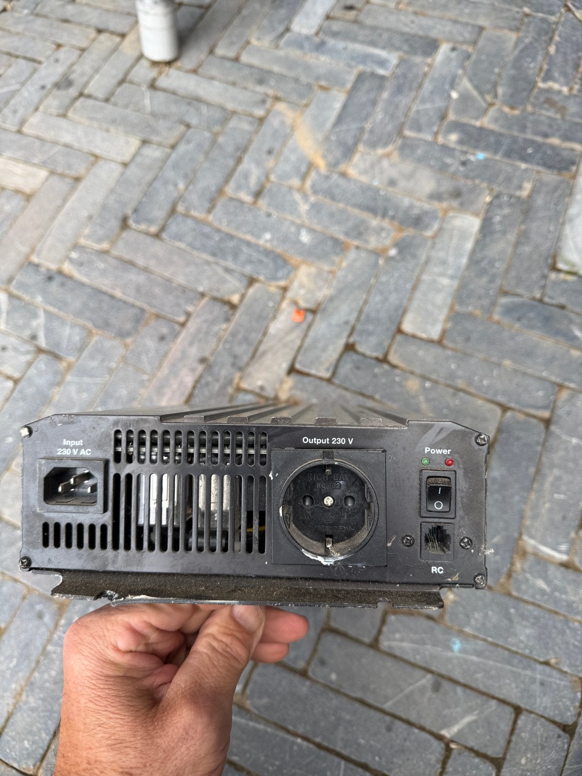 Mobitronic Omvormer 12V naar 230V - Type 8200-012VS, Ophalen of Verzenden, Gebruikt
