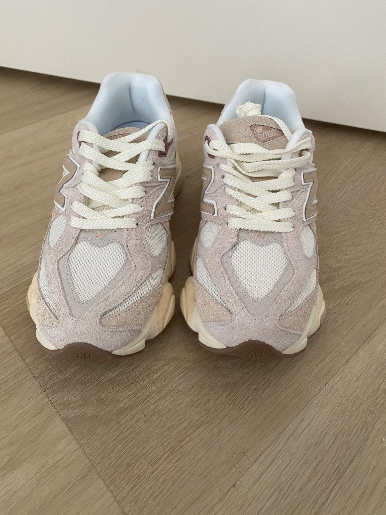 New Balance 9060 sneakers Bisque sea salt maat 41,5, Ophalen, Nieuw, Sneakers of Gympen