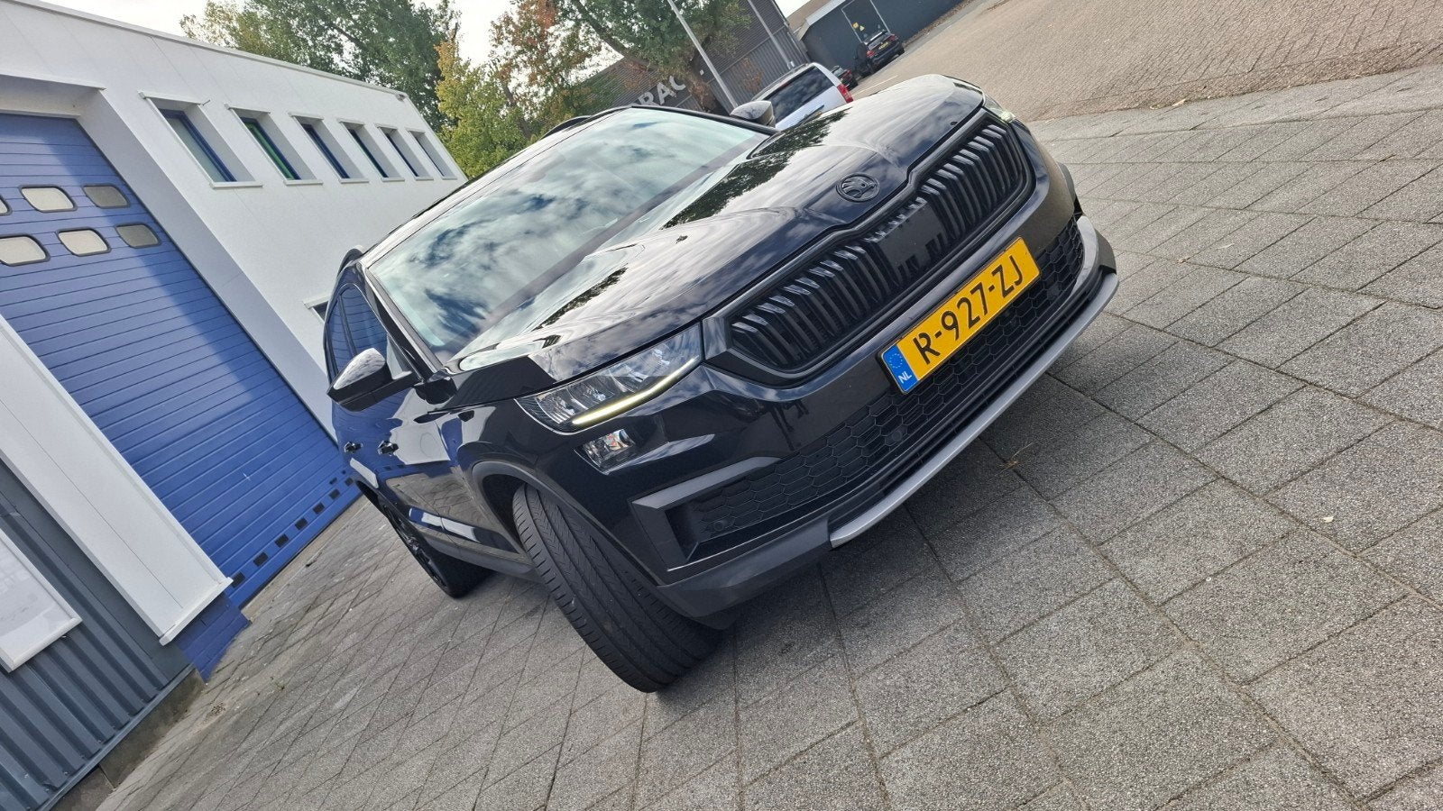 Skoda Kodiaq 1.5 TSI Greentech ACT 150pk Dsg-7 7pl. 2023, Auto's, 4 cilinders, Zwart, Navigatiesysteem, Dealer onderhouden