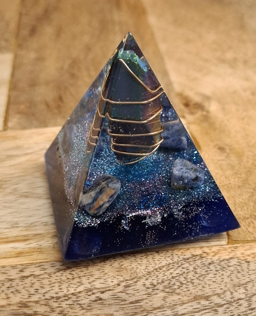 prachtige piramide met titanium aura kwarts, Ophalen of Verzenden, Nieuw