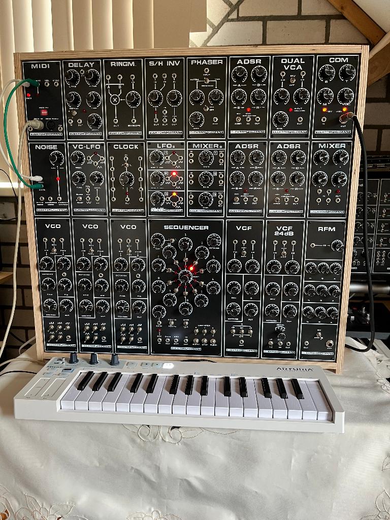 Elektor Formant SemiModular Synthesizer (NEW), Muziek en Instrumenten, Synthesizers, Nieuw, Overige aantallen, Met midi-aansluiting