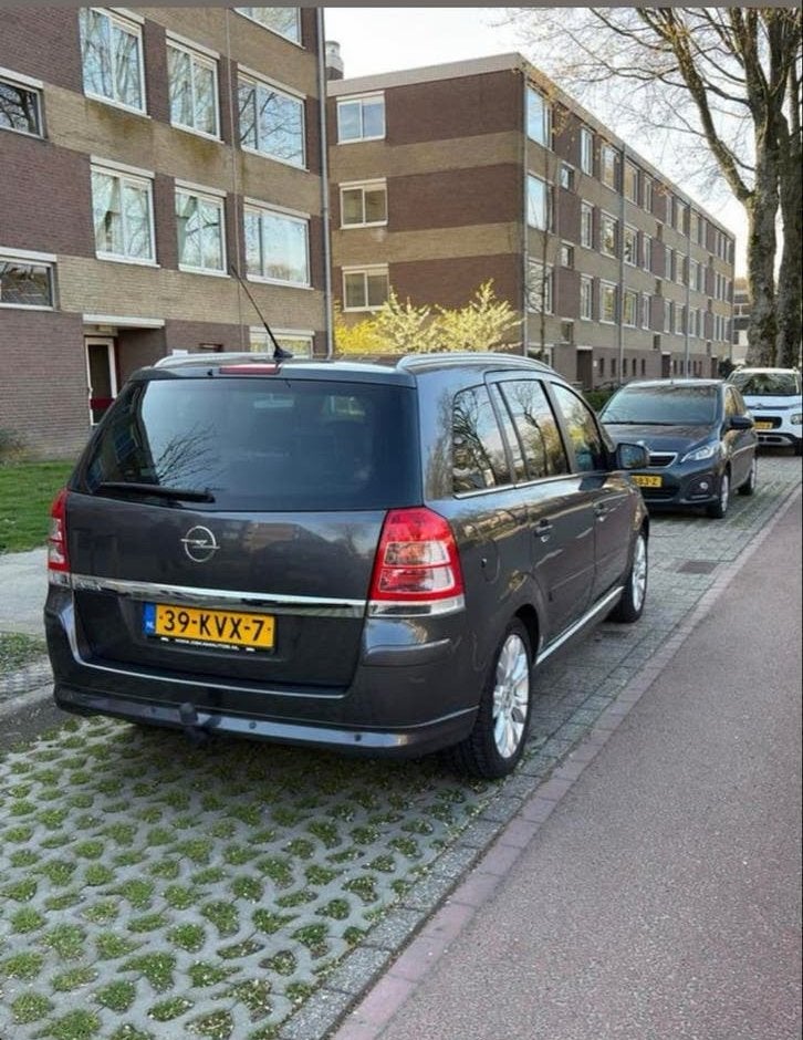Opel Zafira 1.8 2010 Grijs, Voorwielaandrijving, Zwart, 4 cilinders, Particulier