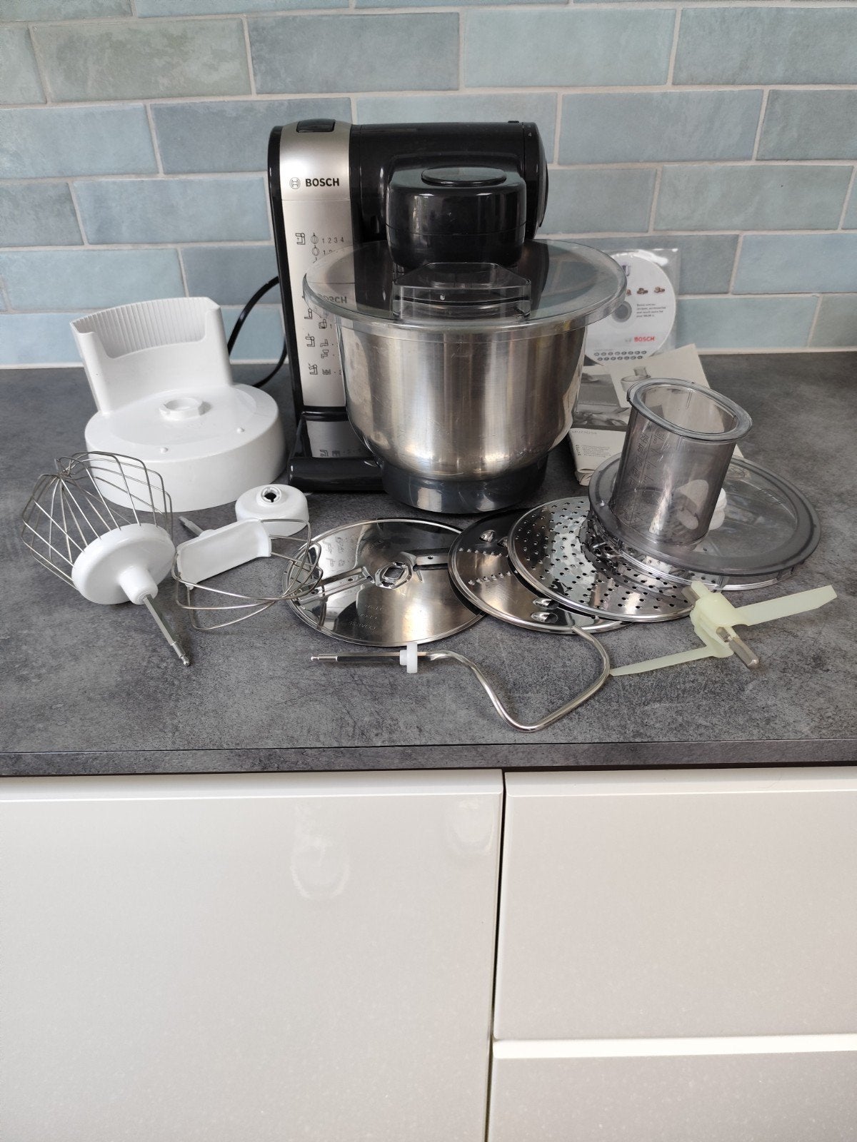 Bosch MUM4 keukenmachine met veel accessoires, 3 tot 4 liter, Ophalen, Gebruikt, 3 snelheden of meer